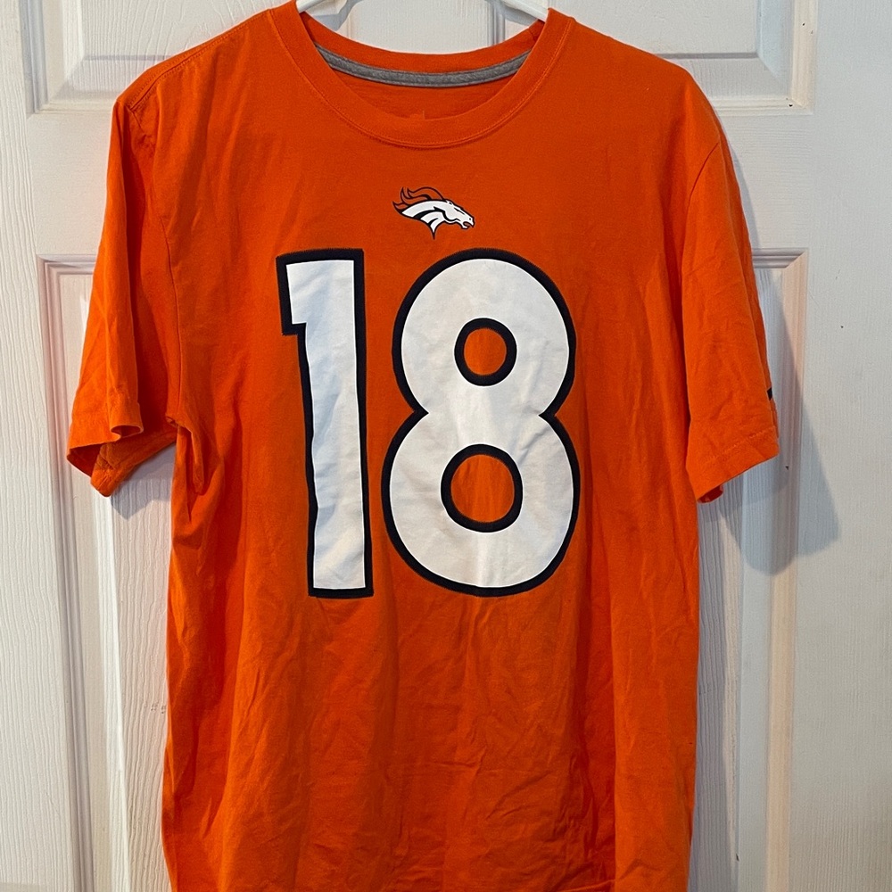 NFL NIKE BRONCOS Size Medium T-Shirt
